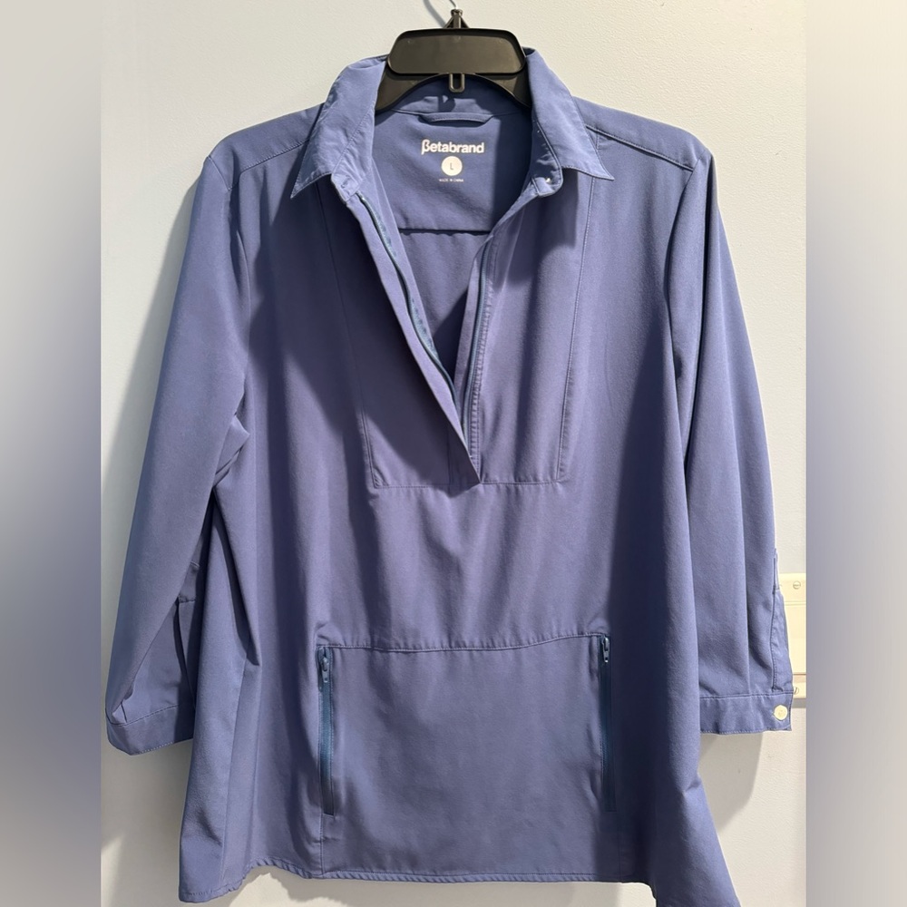 BETABRAND — Tunic athletic shirt. Bright blue, size Large.